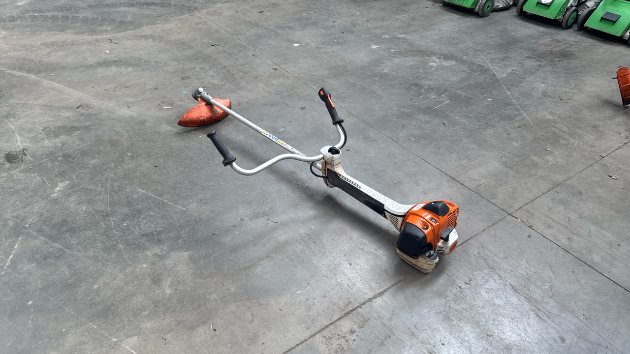 STIHL FS490C STRIMMER - Equipamento de construção: foto 2 STIHL FS490C STRIMMER - Equipamento de construção: foto 2