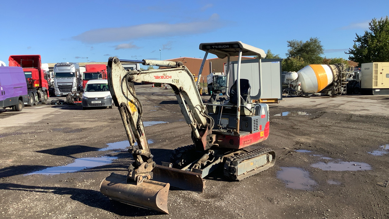 TAKEUCHI TB219 - Mini escavadeira: foto 1 TAKEUCHI TB219 - Mini escavadeira: foto 1