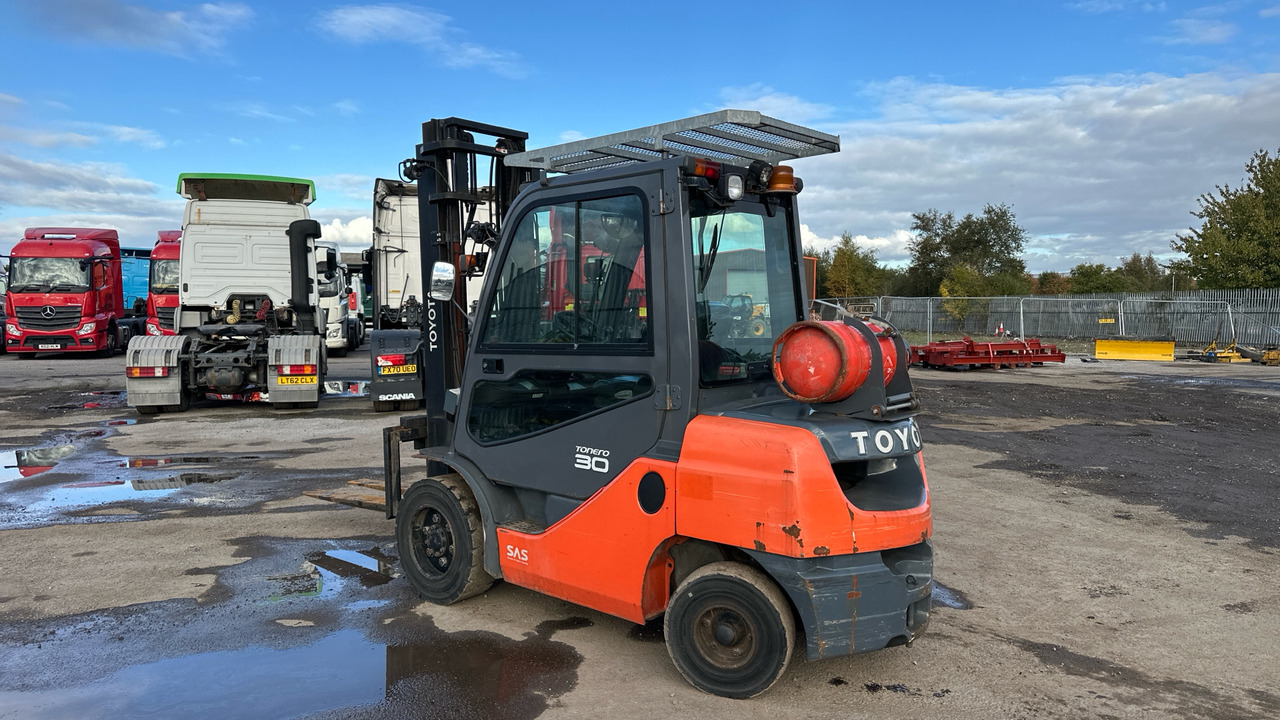 TOYOTA TONERO30 - Equipamento de construção: foto 3 TOYOTA TONERO30 - Equipamento de construção: foto 3