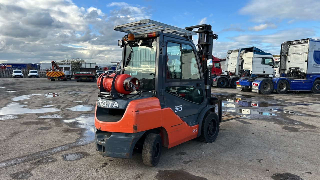 TOYOTA TONERO30 - Equipamento de construção: foto 4 TOYOTA TONERO30 - Equipamento de construção: foto 4