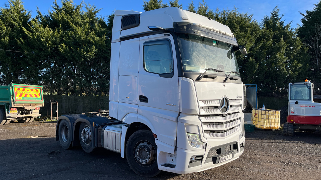 Mercedes-Benz Actros 2545 - Tractor: foto 1 Mercedes-Benz Actros 2545 - Tractor: foto 1