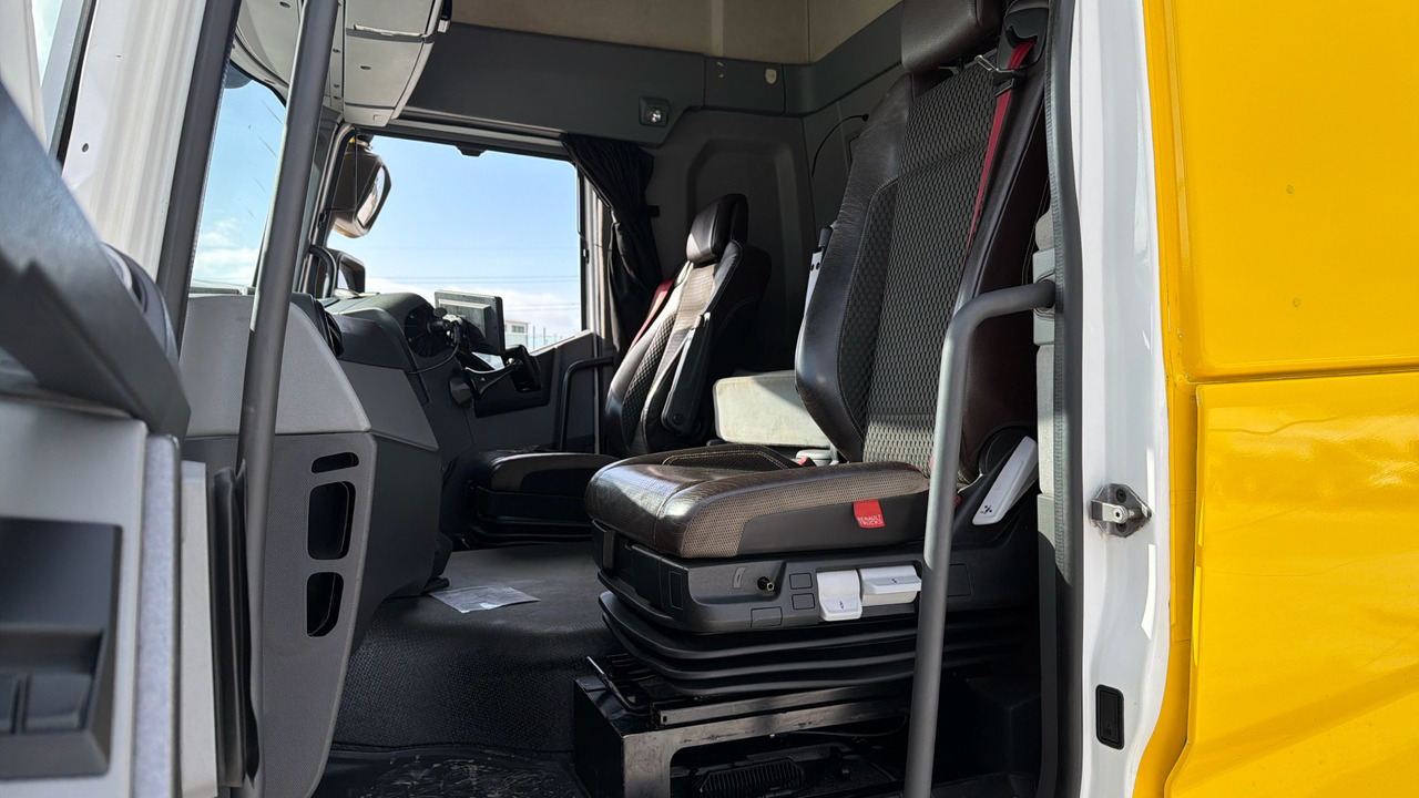 Tractor RENAULT T RANGE: foto 14 Tractor RENAULT T RANGE: foto 14