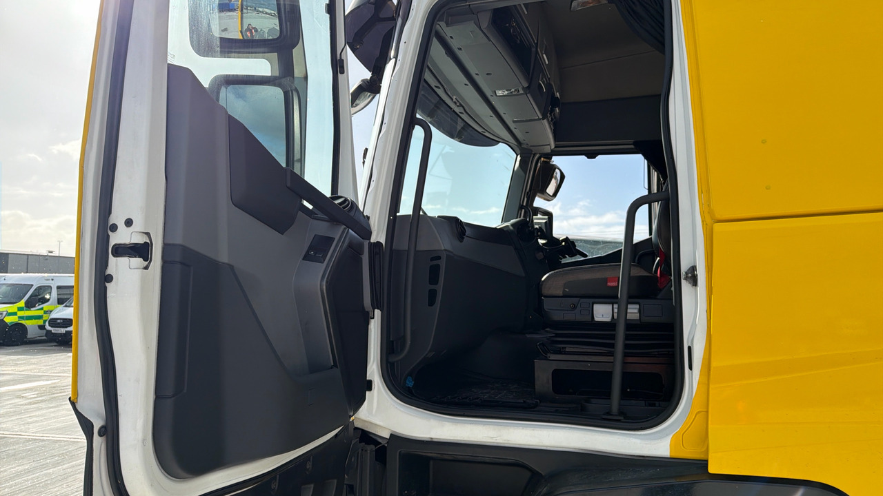 Tractor RENAULT T RANGE: foto 10 Tractor RENAULT T RANGE: foto 10