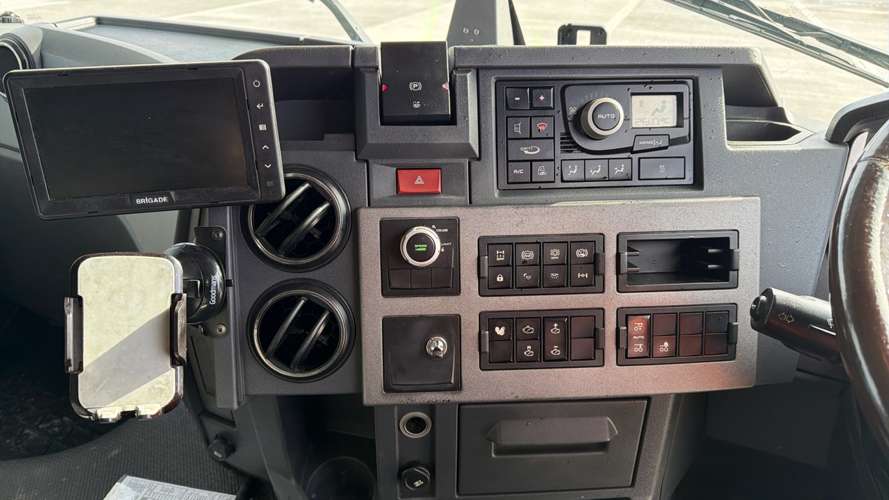 Tractor RENAULT T RANGE: foto 7 Tractor RENAULT T RANGE: foto 7