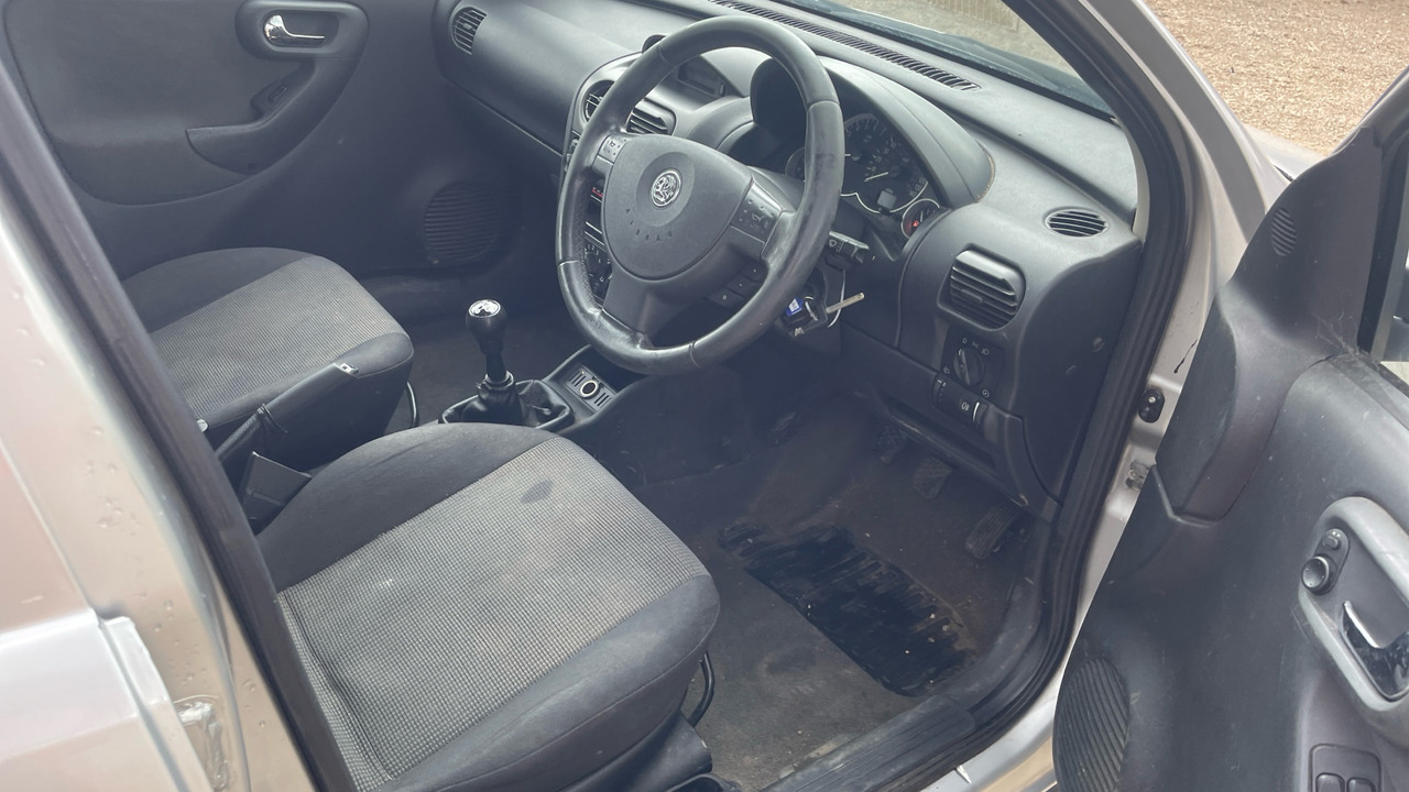 VAUXHALL CORSA 1.2 I - Hatchback: foto 5 VAUXHALL CORSA 1.2 I - Hatchback: foto 5