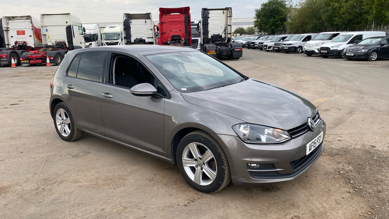 VOLKSWAGEN GOLF 1.6 TDI 105 Match 5dr DSG - Hatchback: foto 1 VOLKSWAGEN GOLF 1.6 TDI 105 Match 5dr DSG - Hatchback: foto 1