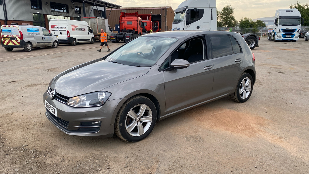 VOLKSWAGEN GOLF 1.6 TDI 105 Match 5dr DSG - Hatchback: foto 2 VOLKSWAGEN GOLF 1.6 TDI 105 Match 5dr DSG - Hatchback: foto 2