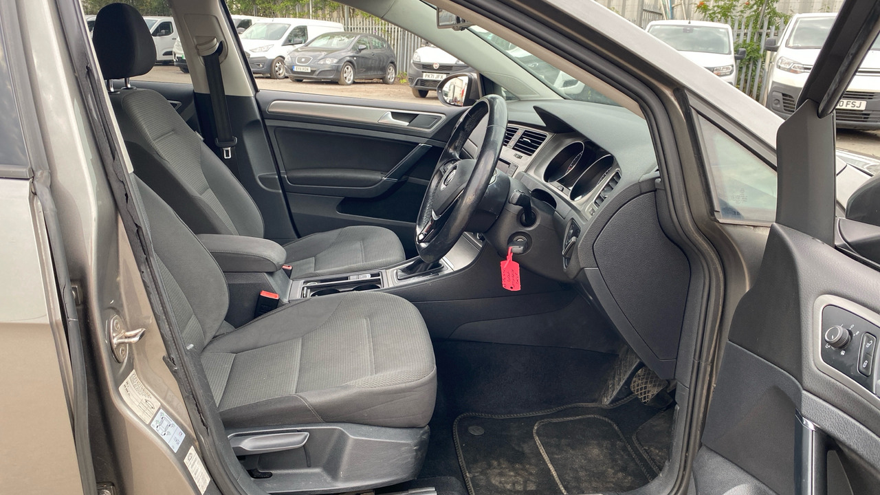 VOLKSWAGEN GOLF 1.6 TDI 105 Match 5dr DSG - Hatchback: foto 5 VOLKSWAGEN GOLF 1.6 TDI 105 Match 5dr DSG - Hatchback: foto 5