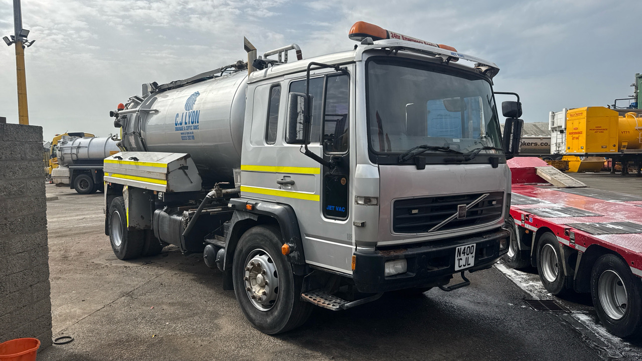 VOLVO FL - Caminhão limpa fossa: foto 1 VOLVO FL - Caminhão limpa fossa: foto 1