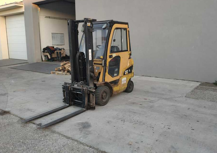 CAT Lift Trucks GP15N - Empilhador a gás: foto 1 CAT Lift Trucks GP15N - Empilhador a gás: foto 1