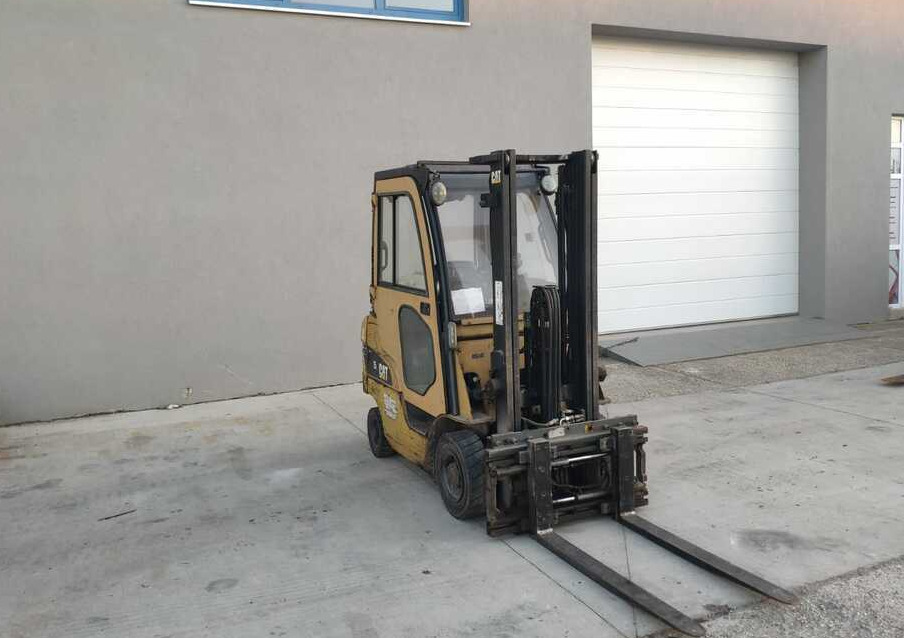 CAT Lift Trucks GP15N - Empilhador a gás: foto 2 CAT Lift Trucks GP15N - Empilhador a gás: foto 2