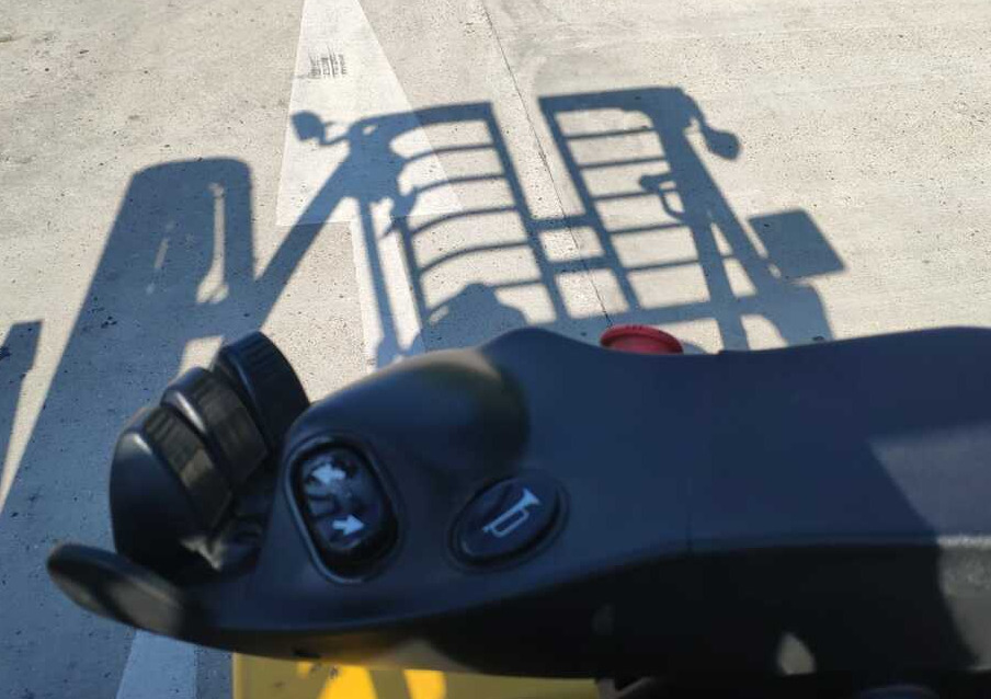 Yale ERP16VF - Empilhador elétrico: foto 5 Yale ERP16VF - Empilhador elétrico: foto 5