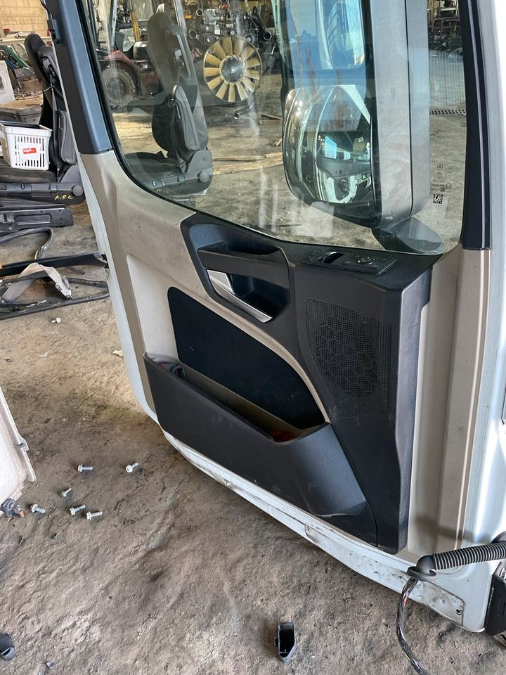 Actros MP4 Fahrertür, Tür Links Weiß Spiegel Innenverkleidung - Porta e peças para Camião: foto 4 Actros MP4 Fahrertür, Tür Links Weiß Spiegel Innenverkleidung - Porta e peças para Camião: foto 4