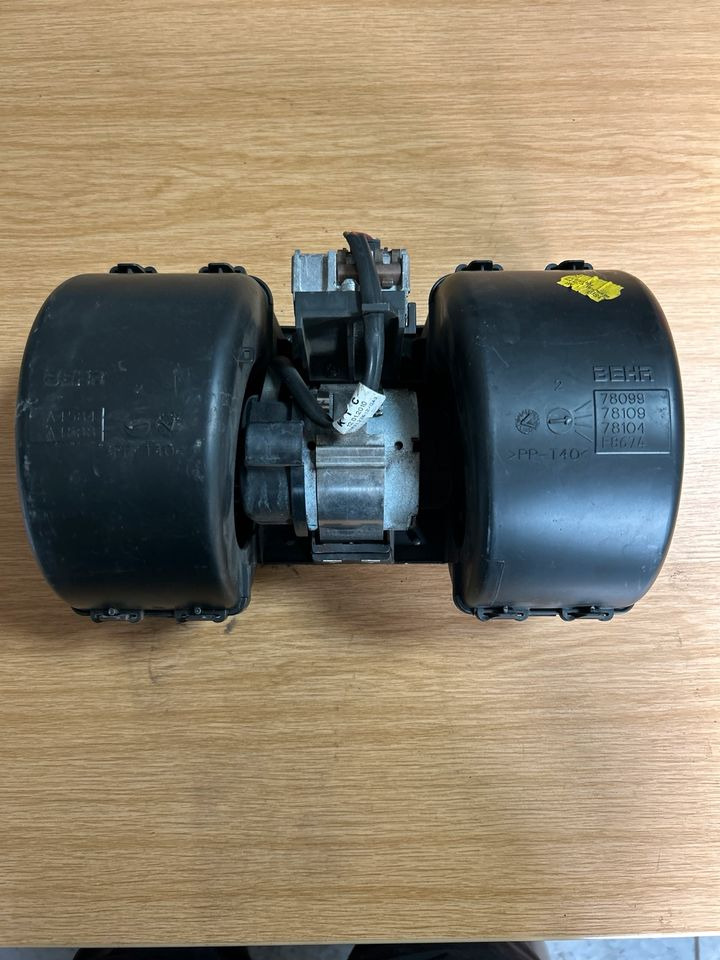 DAF CF Klimaanlage Motor A4584/A4588 - Sistema de arrefecimento para Camião: foto 1 DAF CF Klimaanlage Motor A4584/A4588 - Sistema de arrefecimento para Camião: foto 1