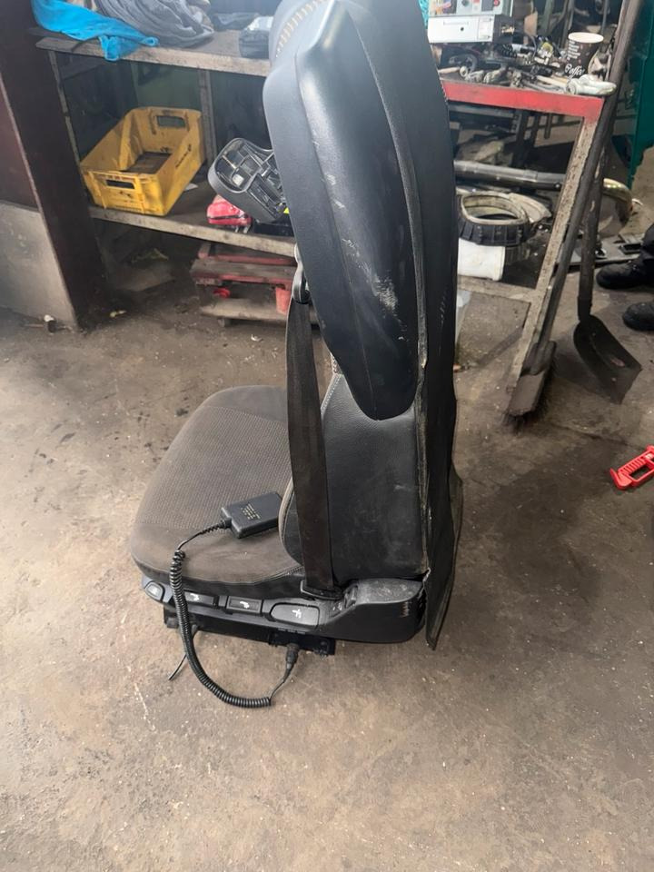 DAF XF 460 Euro 6 Fahrersitz mit Luft - Banco para Camião: foto 3 DAF XF 460 Euro 6 Fahrersitz mit Luft - Banco para Camião: foto 3