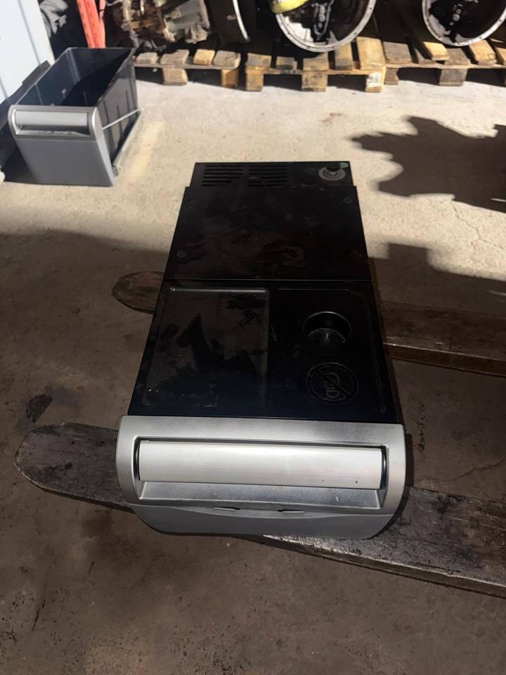 DAF XF 460 Euro 6 Kühlschrank 2019771 - Cabine e interior para Camião: foto 1 DAF XF 460 Euro 6 Kühlschrank 2019771 - Cabine e interior para Camião: foto 1