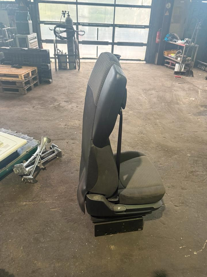 DAF XF 460 Euro6 Beifahrersitz - Banco para Camião: foto 3 DAF XF 460 Euro6 Beifahrersitz - Banco para Camião: foto 3