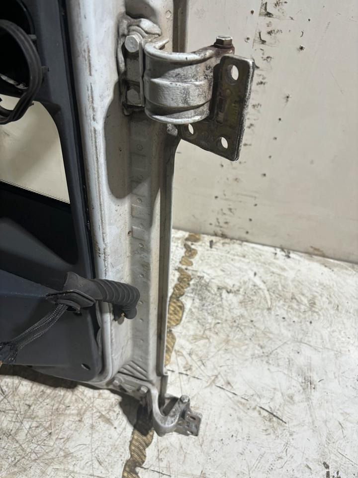 IVECO Euro Cargo Fahrertür, weiß,Spiegel&Verkleidung LN 19 - Porta e peças para Camião: foto 4 IVECO Euro Cargo Fahrertür, weiß,Spiegel&Verkleidung LN 19 - Porta e peças para Camião: foto 4