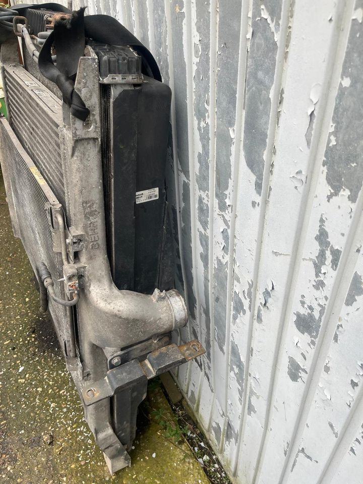 IVECO Stralis Kühlerpaket Wasserkühler Radiator Kühler 41214781 - Radiador para Camião: foto 2 IVECO Stralis Kühlerpaket Wasserkühler Radiator Kühler 41214781 - Radiador para Camião: foto 2