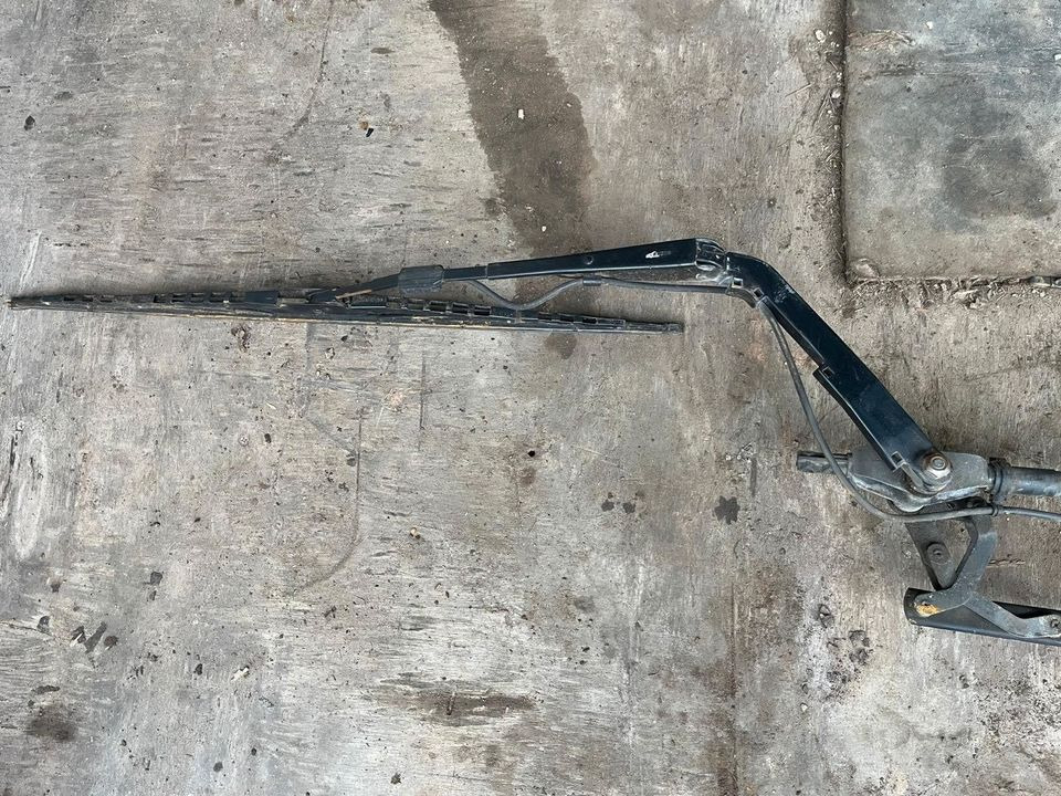 IVECO Stralis Scheibenwischer, Wischergestänge mit Motor 99439637 - Limpador de pára-brisa para Camião: foto 3 IVECO Stralis Scheibenwischer, Wischergestänge mit Motor 99439637 - Limpador de pára-brisa para Camião: foto 3