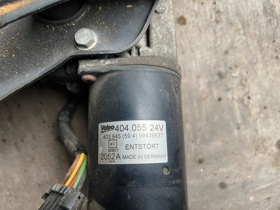 IVECO Stralis Scheibenwischer, Wischergestänge mit Motor 99439637 - Limpador de pára-brisa para Camião: foto 4 IVECO Stralis Scheibenwischer, Wischergestänge mit Motor 99439637 - Limpador de pára-brisa para Camião: foto 4