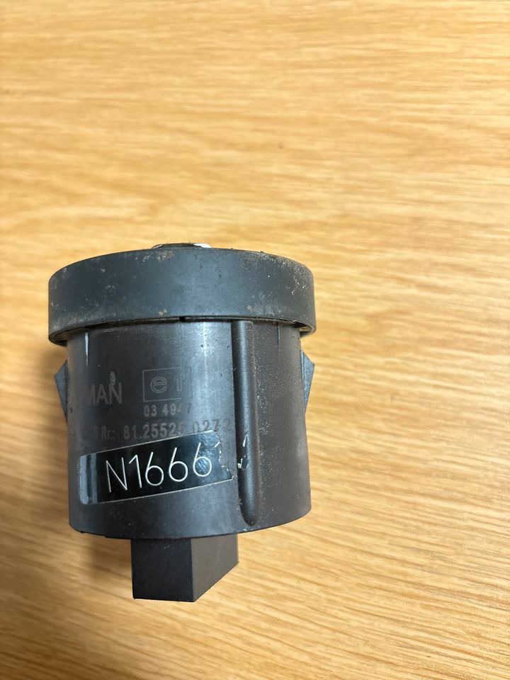 MAN DNR Automatikschalter 81.25525.0272 - Sistema elétrico para Camião: foto 3 MAN DNR Automatikschalter 81.25525.0272 - Sistema elétrico para Camião: foto 3