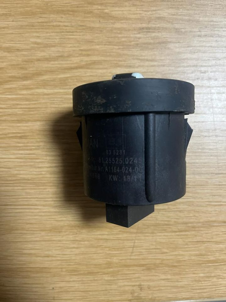 MAN DNR Automatikschalter TGA TGL TGM TGS TGX 81255250245 - Sistema elétrico para Camião: foto 2 MAN DNR Automatikschalter TGA TGL TGM TGS TGX 81255250245 - Sistema elétrico para Camião: foto 2