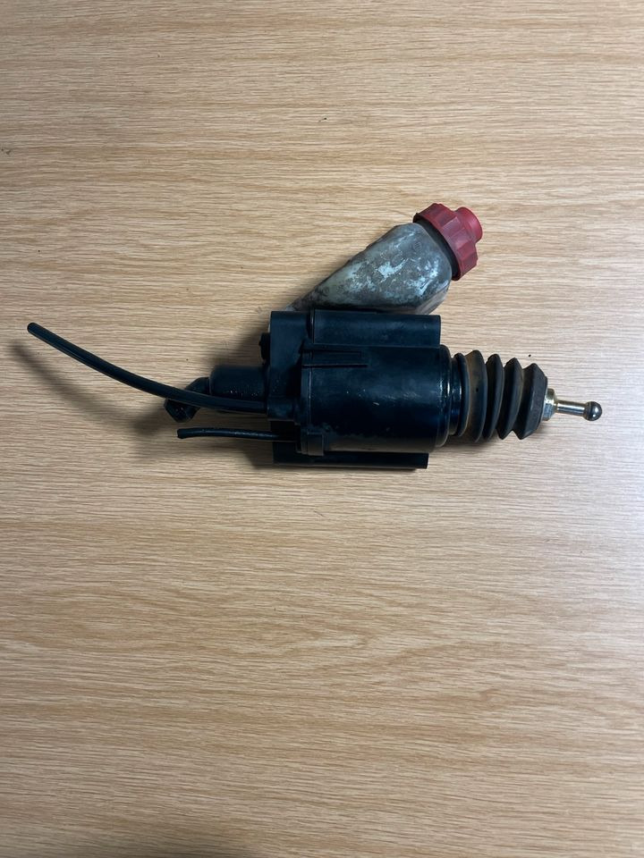 MAN Geberzylinder Kopplung WABCO 81.307006019 - Cilindro de embreagem para Camião: foto 2 MAN Geberzylinder Kopplung WABCO 81.307006019 - Cilindro de embreagem para Camião: foto 2