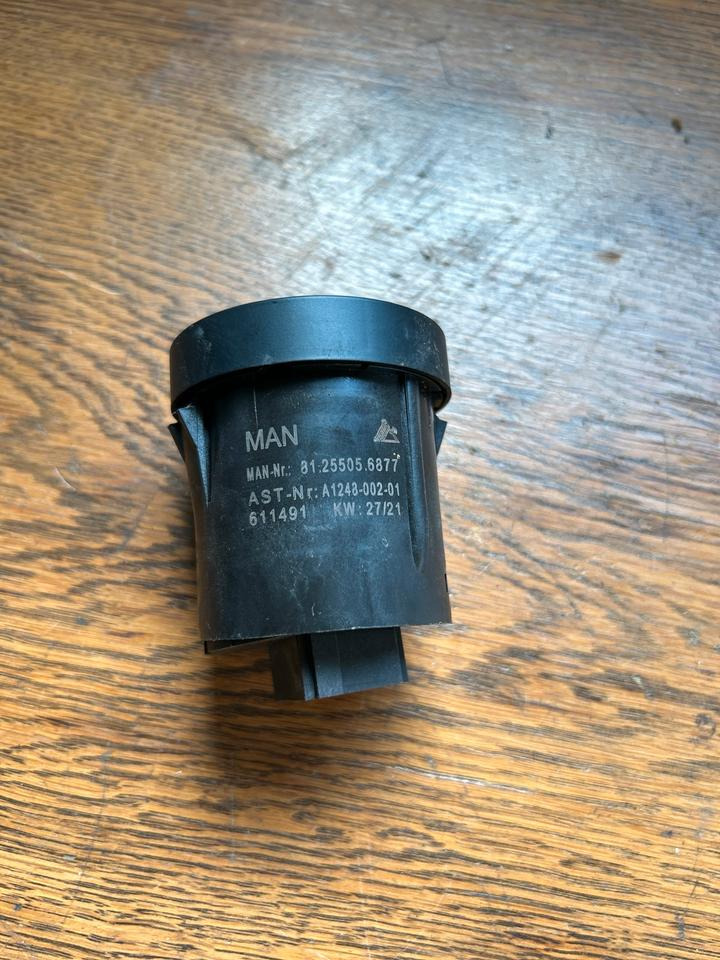 MAN TGL Lichtschalter 81.25505.6877 - Sistema elétrico para Camião: foto 2 MAN TGL Lichtschalter 81.25505.6877 - Sistema elétrico para Camião: foto 2