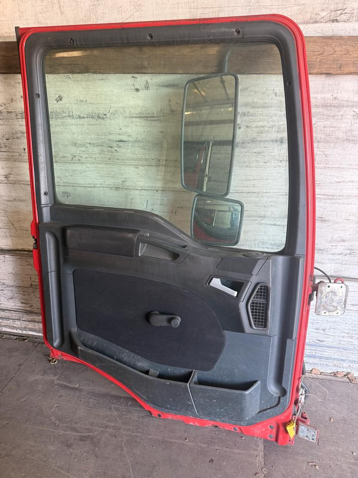 MAN TGM Fahrertür Rot Spiegel Innenverkleidung LN 65 - Porta e peças para Camião: foto 2 MAN TGM Fahrertür Rot Spiegel Innenverkleidung LN 65 - Porta e peças para Camião: foto 2