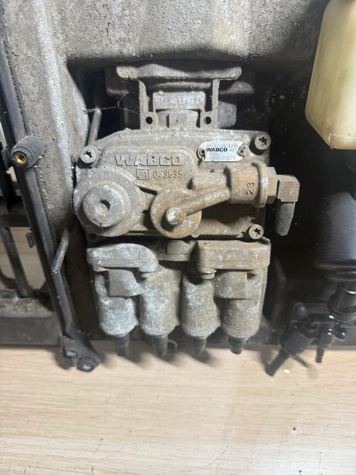 MAN WABCO Fußbremsventil 4800200070 81.52130-6295 - Peças de freio para Camião: foto 2 MAN WABCO Fußbremsventil 4800200070 81.52130-6295 - Peças de freio para Camião: foto 2