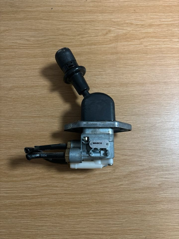 MAN WABCO Handbremsventil / Festellbremse 81.52315-6156 - Manete de mudanças para Camião: foto 1 MAN WABCO Handbremsventil / Festellbremse 81.52315-6156 - Manete de mudanças para Camião: foto 1