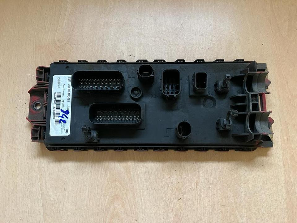 Mercedes Actros MP4 Frontmodul A0004466461 - Sistema elétrico para Camião: foto 1 Mercedes Actros MP4 Frontmodul A0004466461 - Sistema elétrico para Camião: foto 1