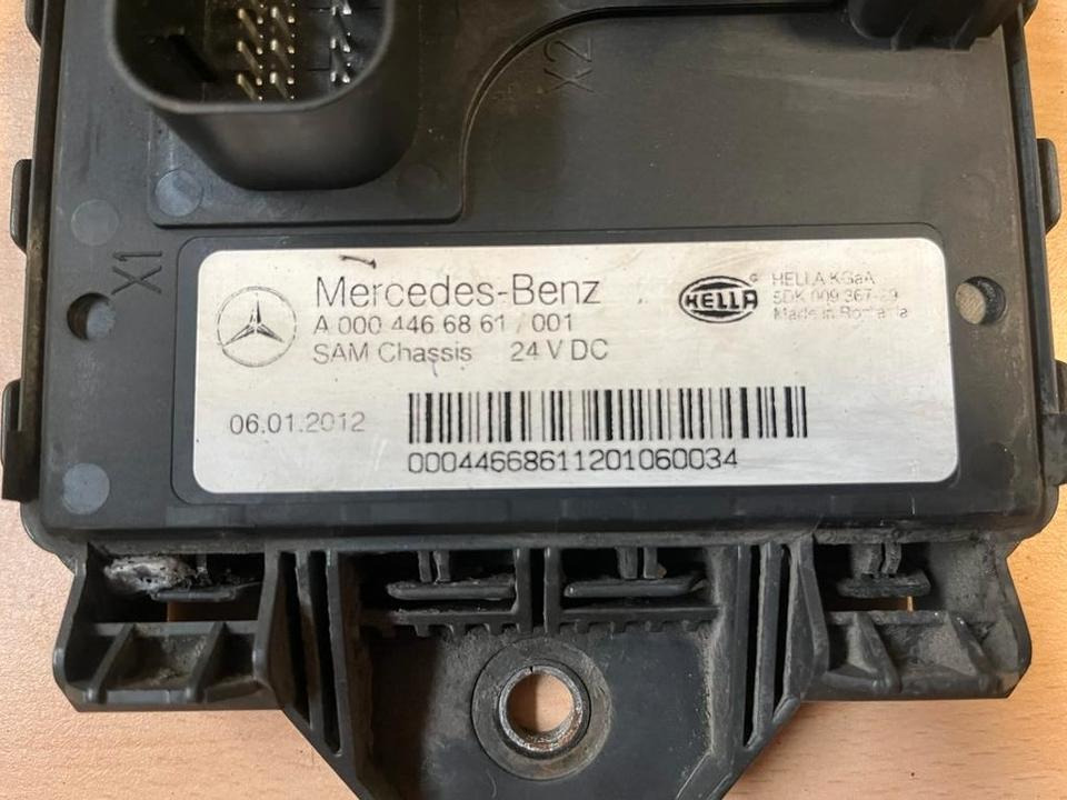 Mercedes Actros MP4 Frontmodul A0004466861 - Sistema elétrico para Camião: foto 2 Mercedes Actros MP4 Frontmodul A0004466861 - Sistema elétrico para Camião: foto 2