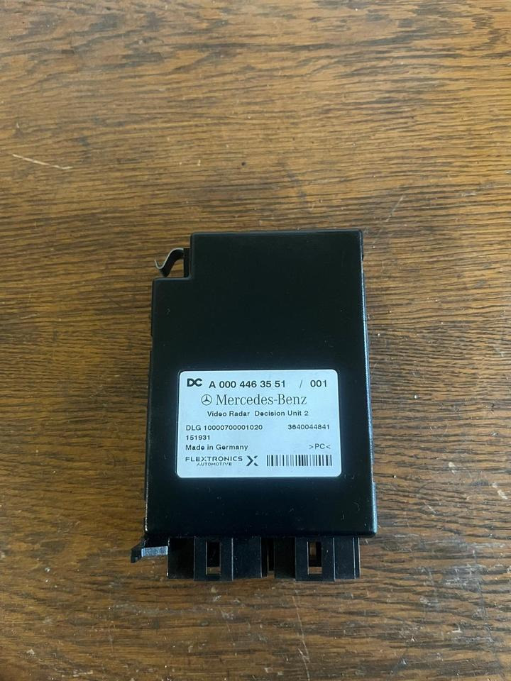 Mercedes Actros MP4 Video Radar Steuergerät A0004463551 - Centralina electrónica para Camião: foto 2 Mercedes Actros MP4 Video Radar Steuergerät A0004463551 - Centralina electrónica para Camião: foto 2