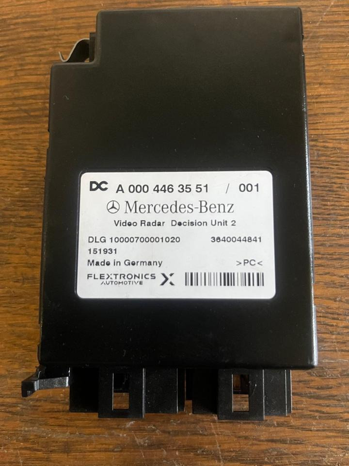 Mercedes Actros MP4 Video Radar Steuergerät A0004463551 - Centralina electrónica para Camião: foto 3 Mercedes Actros MP4 Video Radar Steuergerät A0004463551 - Centralina electrónica para Camião: foto 3