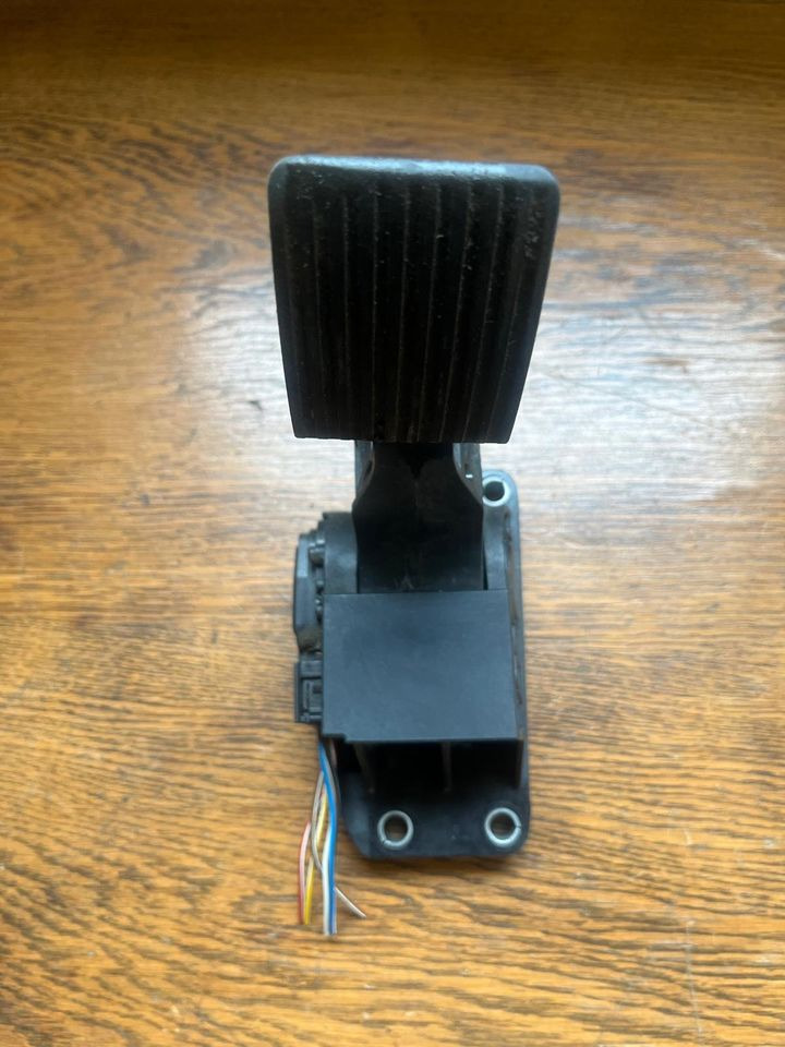 Mercedes Atego Gaspedal A9403000004 - Pedal para Camião: foto 4 Mercedes Atego Gaspedal A9403000004 - Pedal para Camião: foto 4