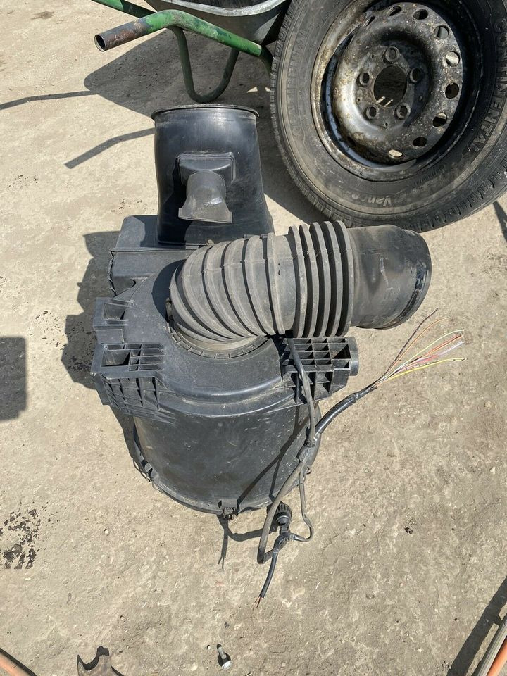 Mercedes Atego Luftfilterkasten Luftfilter Gehäuse A 973 528 06 0 - Filtro de ar para Camião: foto 4 Mercedes Atego Luftfilterkasten Luftfilter Gehäuse A 973 528 06 0 - Filtro de ar para Camião: foto 4