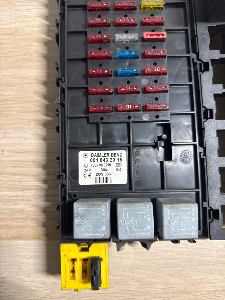 Mercedes Atego Sicherungskasten A0015432015 - Sistema elétrico para Camião: foto 3 Mercedes Atego Sicherungskasten A0015432015 - Sistema elétrico para Camião: foto 3