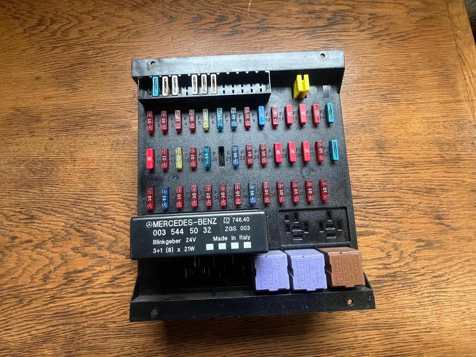 Mercedes Atego Sicherungskasten (Zentralelektrik) A0015433115 - Fusível para Camião: foto 1 Mercedes Atego Sicherungskasten (Zentralelektrik) A0015433115 - Fusível para Camião: foto 1