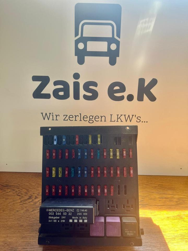 Mercedes Atego Sicherungskasten (Zentralelektrik) A0015433615 - Fusível para Camião: foto 1 Mercedes Atego Sicherungskasten (Zentralelektrik) A0015433615 - Fusível para Camião: foto 1