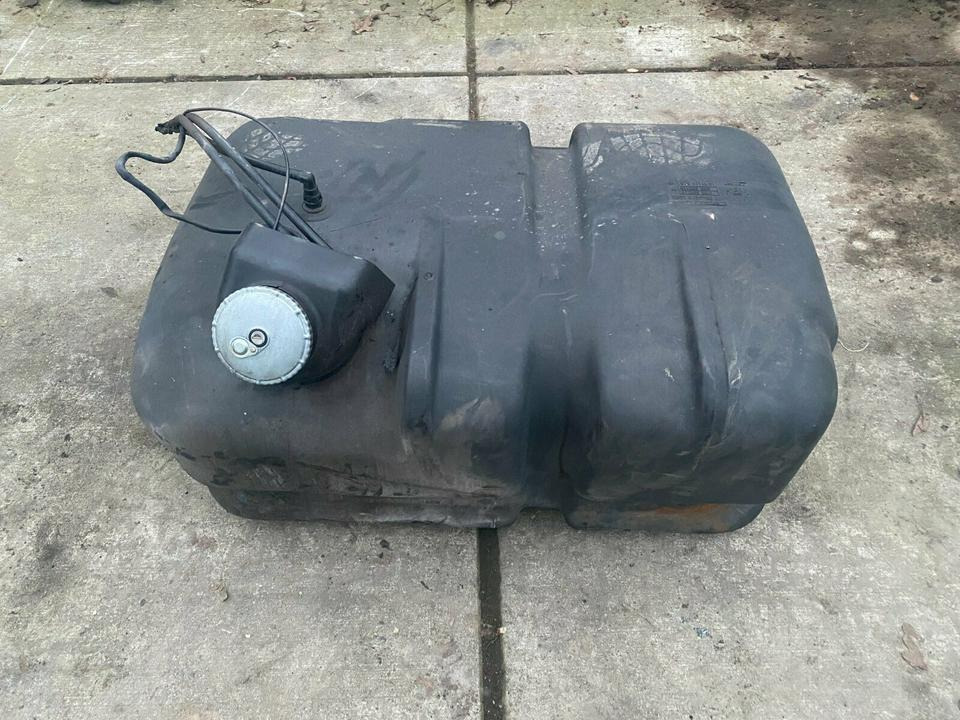 Mercedes Atego Tank Tankbehälter A 970470201, A 970471xx01 - Tanque de combustível para Camião: foto 1 Mercedes Atego Tank Tankbehälter A 970470201, A 970471xx01 - Tanque de combustível para Camião: foto 1