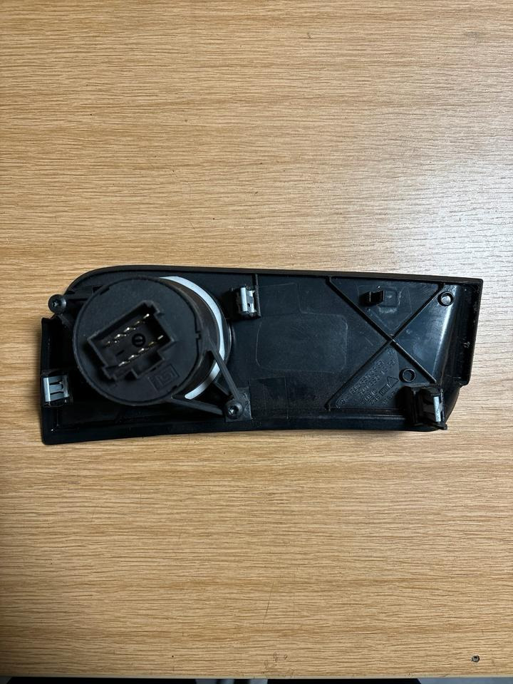 Mercedes-Benz Atego Lichtschalter A0015453304 - Sistema elétrico para Camião: foto 2 Mercedes-Benz Atego Lichtschalter A0015453304 - Sistema elétrico para Camião: foto 2