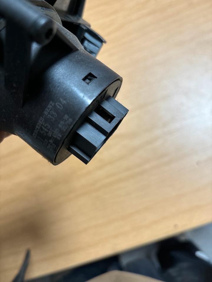 Mercedes-Benz Atego Lichtschalter A0015453304 - Sistema elétrico para Camião: foto 3 Mercedes-Benz Atego Lichtschalter A0015453304 - Sistema elétrico para Camião: foto 3