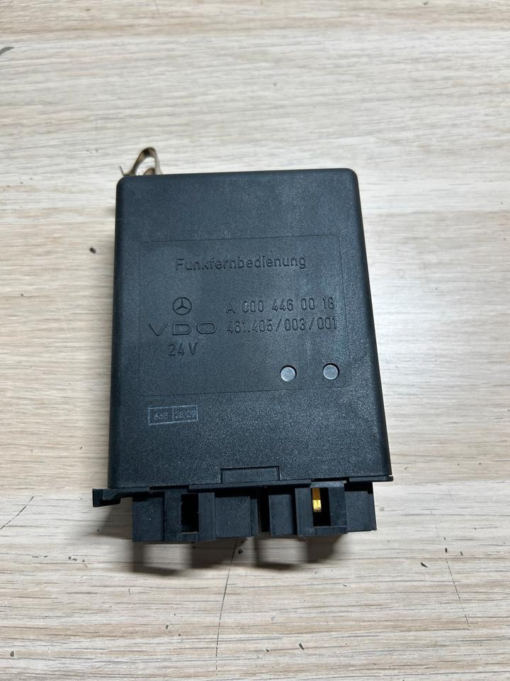 Mercedes-Benz Funkfernbedienung VDO Steuergerät 24V A0004460018 - Centralina electrónica: foto 2 Mercedes-Benz Funkfernbedienung VDO Steuergerät 24V A0004460018 - Centralina electrónica: foto 2