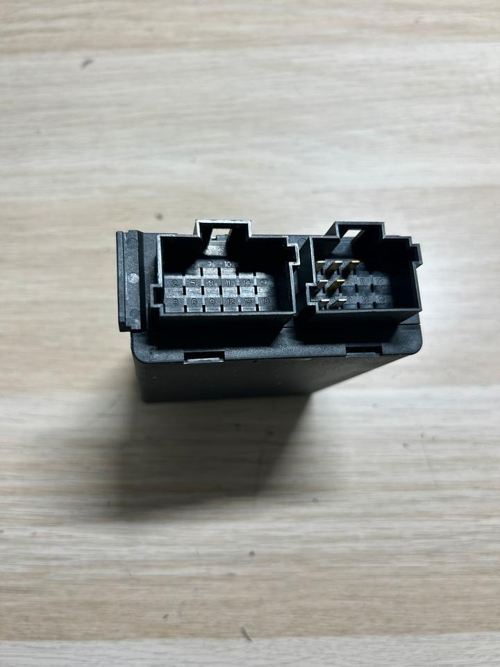 Mercedes-Benz Funkfernbedienung VDO Steuergerät 24V A0004460018 - Centralina electrónica: foto 3 Mercedes-Benz Funkfernbedienung VDO Steuergerät 24V A0004460018 - Centralina electrónica: foto 3