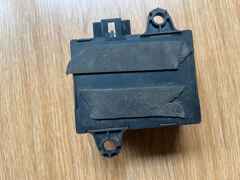 Mercedes Benz Vito W638 Wegfahrsperre Modul 0335456032 - Centralina electrónica para Camião: foto 4 Mercedes Benz Vito W638 Wegfahrsperre Modul 0335456032 - Centralina electrónica para Camião: foto 4