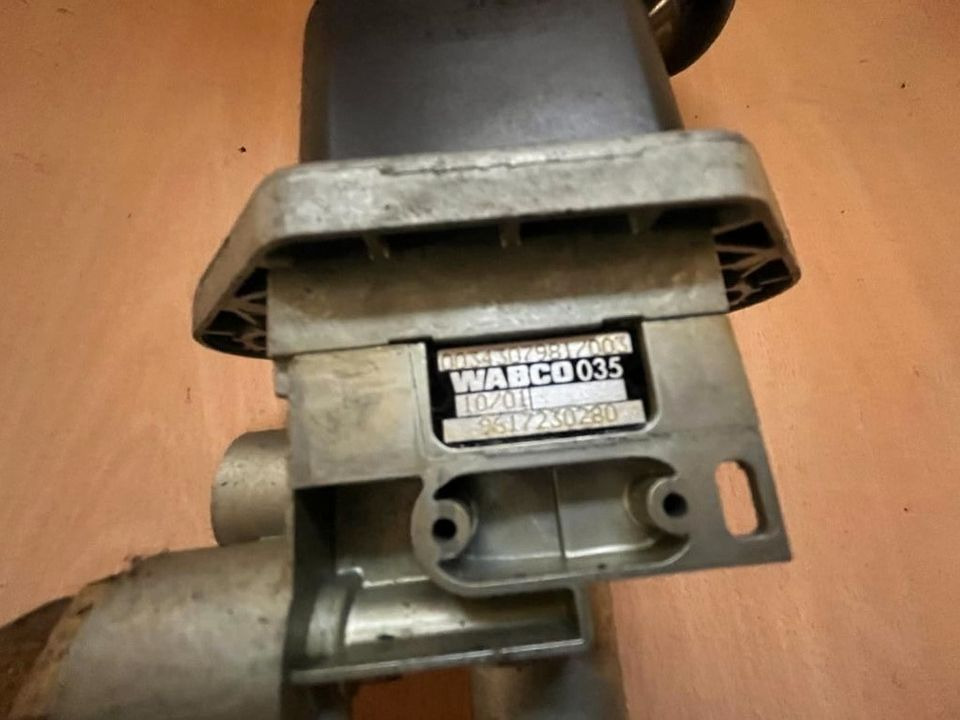 Mercedes Bremsventil Feststellbremse Handbremsventil 0034307981 - Manete de mudanças para Camião: foto 2 Mercedes Bremsventil Feststellbremse Handbremsventil 0034307981 - Manete de mudanças para Camião: foto 2
