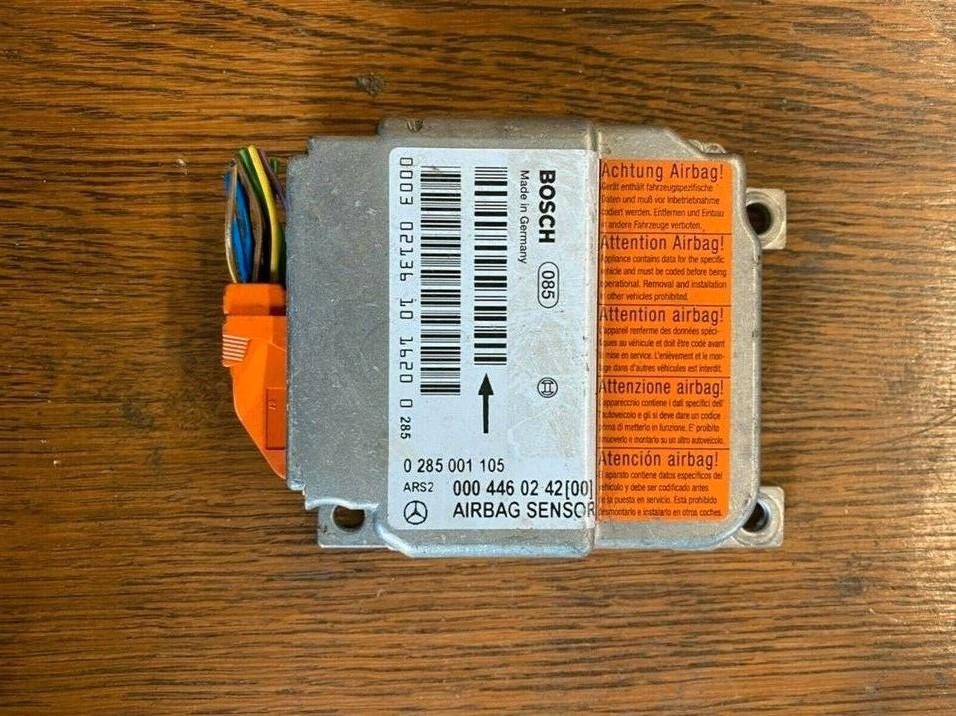 Mercedes Sprinter BOSCH Airbag Steuergerät 000 446 02 42 - Centralina electrónica para Camião: foto 1 Mercedes Sprinter BOSCH Airbag Steuergerät 000 446 02 42 - Centralina electrónica para Camião: foto 1