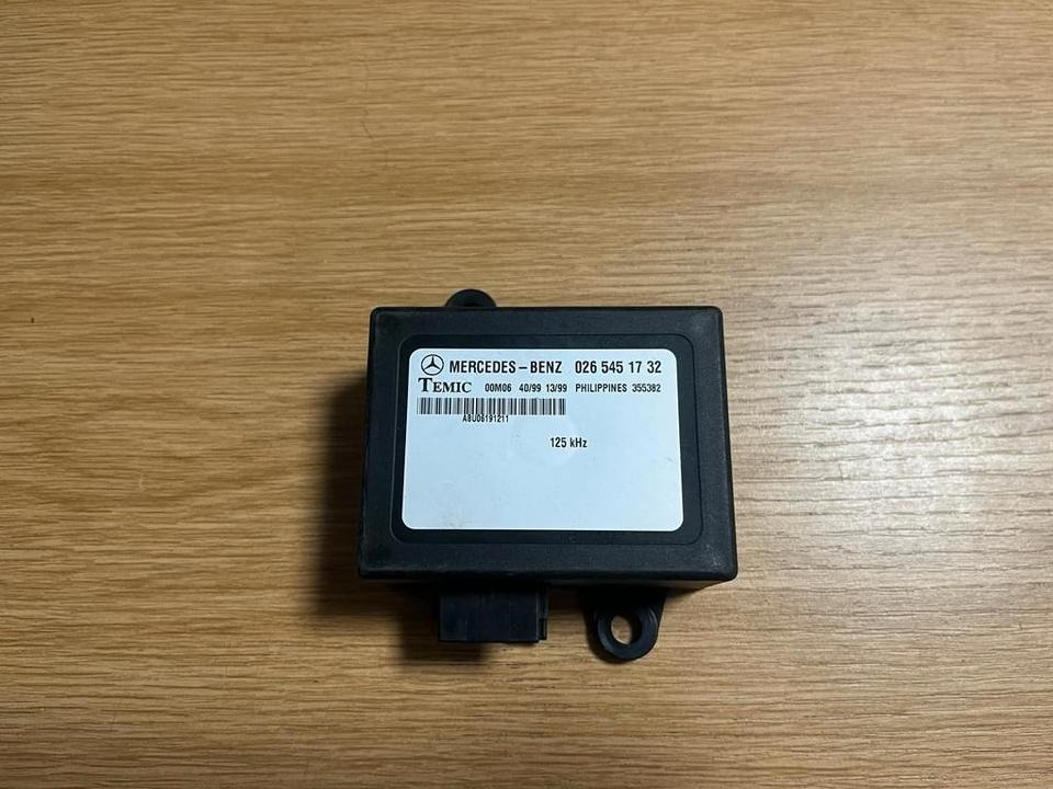 Mercedes VITO W638 Steuergerät Wegfahrsperre 0265451732 - Centralina electrónica para Camião: foto 1 Mercedes VITO W638 Steuergerät Wegfahrsperre 0265451732 - Centralina electrónica para Camião: foto 1